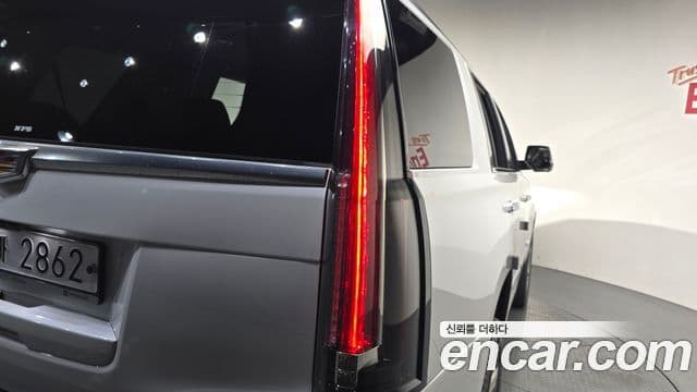 Cadillac Escalade 2018 — Photo 33/35
