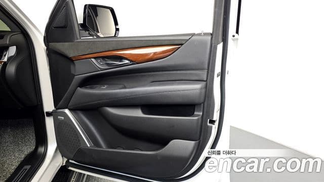 Cadillac Escalade 2018 — Photo 3/35