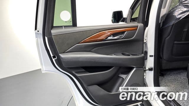 Cadillac Escalade 2018 — Photo 16/35