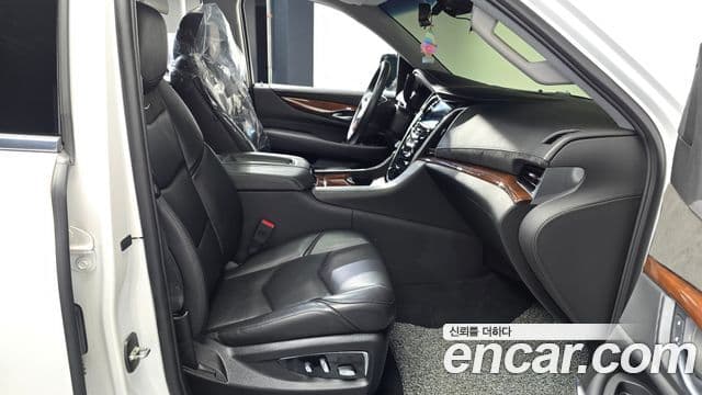Cadillac Escalade 2018 — Photo 29/35