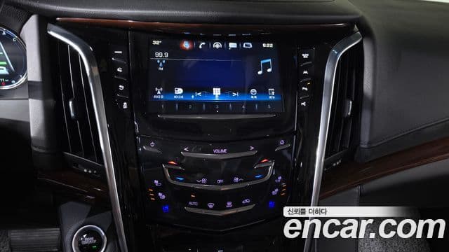 Cadillac Escalade 2018 — Photo 7/35
