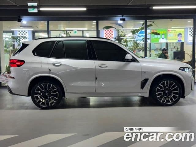 BMW X5 2025 — Photo 2/3