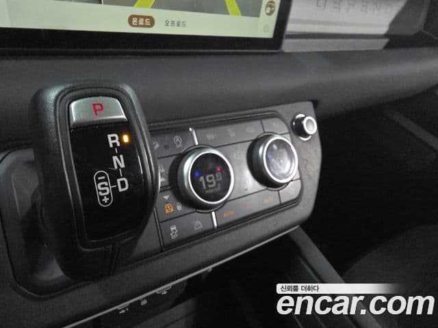 Land Rover Defender 2020 — Photo 5/20