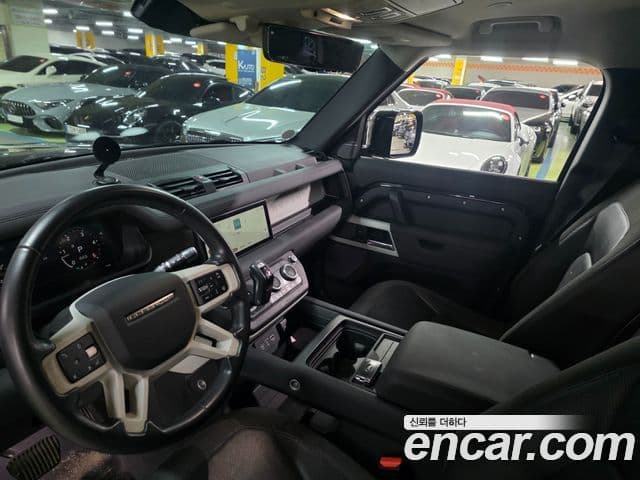 Land Rover Defender 2020 — Photo 2/20