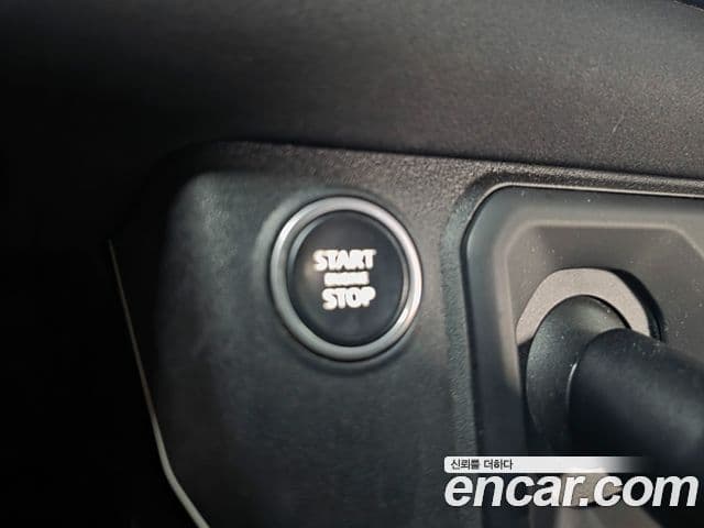 Land Rover Defender 2020 — Photo 8/20