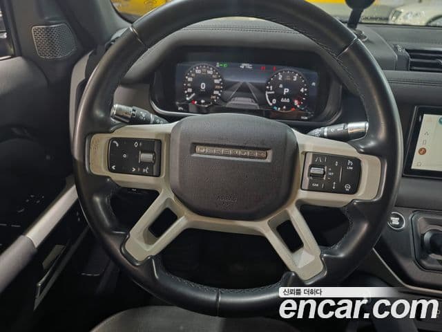 Land Rover Defender 2020 — Photo 13/20