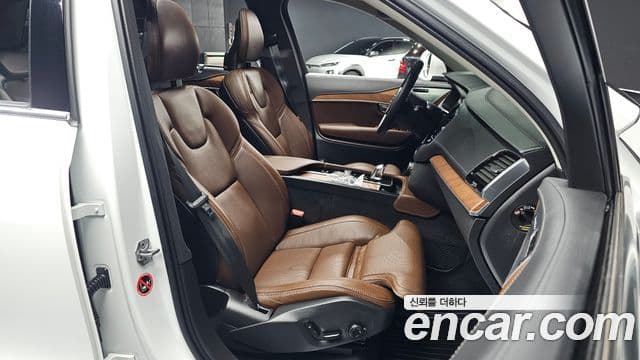 Volvo XC90 2019 — Şəkil 14/30
