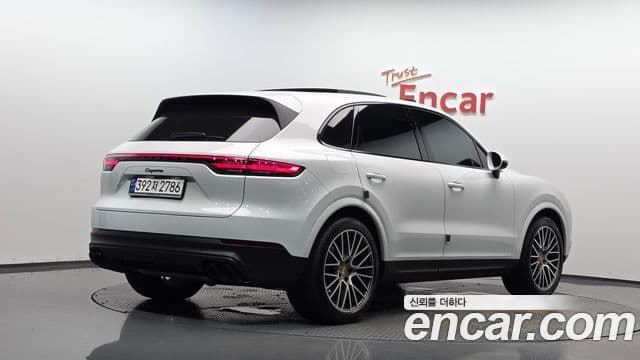 Porsche Cayenne 2023 — Photo 13/41
