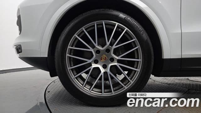 Porsche Cayenne 2023 — Photo 28/41