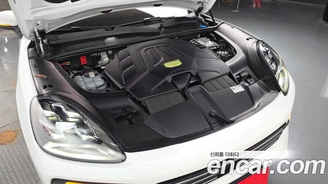 Porsche Cayenne 2023 — Photo 40/41