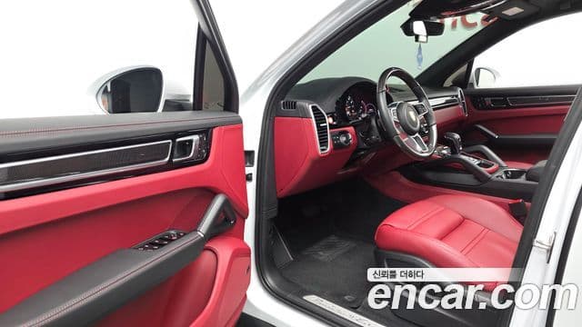 Porsche Cayenne 2023 — Photo 22/41
