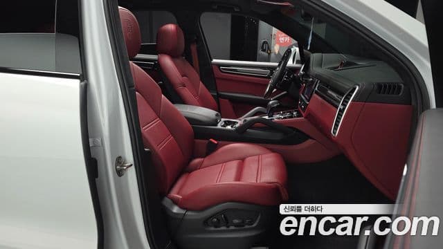 Porsche Cayenne 2023 — Photo 10/41