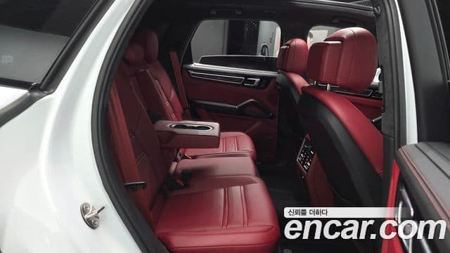 Porsche Cayenne 2023 — Photo 6/41