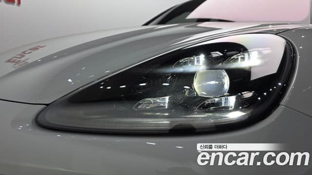 Porsche Cayenne 2023 — Photo 15/41