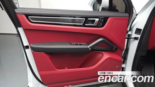 Porsche Cayenne 2023 — Photo 33/41