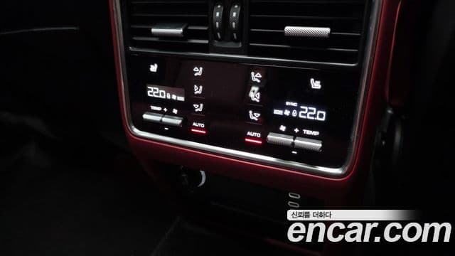 Porsche Cayenne 2023 — Photo 31/41