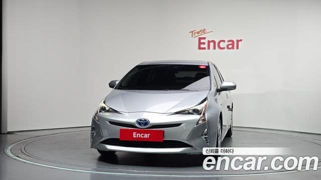 Toyota Prius 2018 — Şəkil 7/30