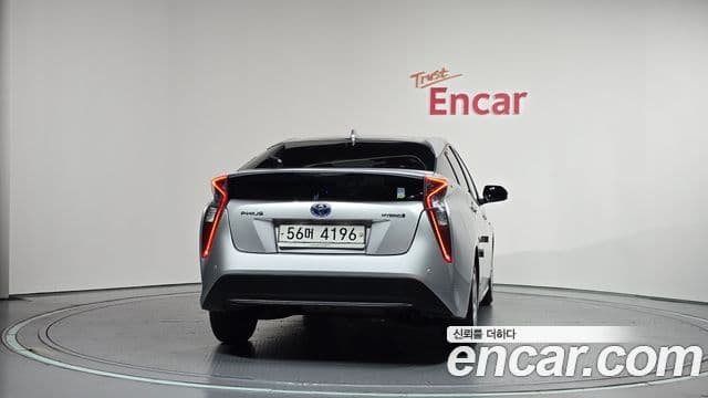Toyota Prius 2018 — Şəkil 2/30