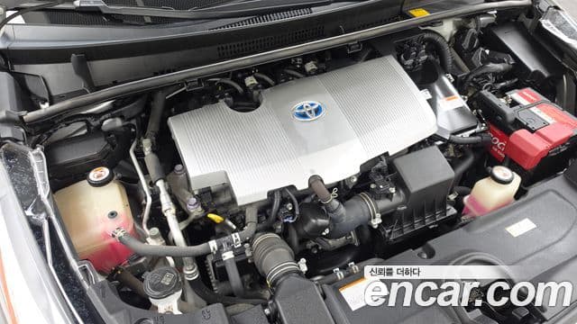 Toyota Prius 2018 — Şəkil 11/30