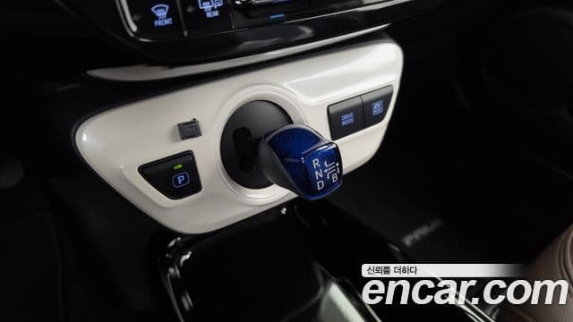Toyota Prius 2018 — Şəkil 16/30