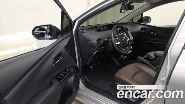 Toyota Prius 2018 — Şəkil 20/30
