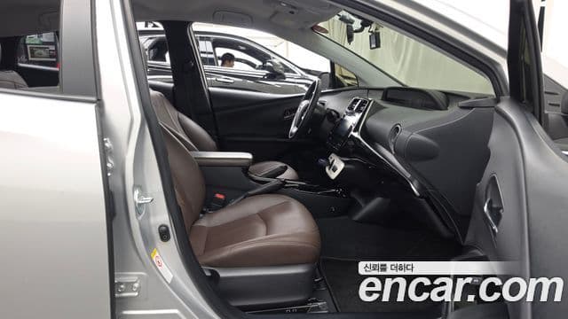 Toyota Prius 2018 — Şəkil 21/30