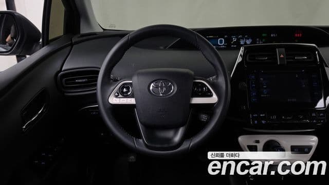 Toyota Prius 2018 — Şəkil 23/30