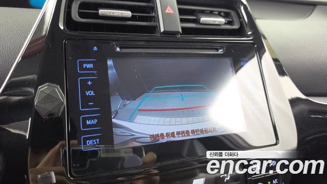 Toyota Prius 2018 — Şəkil 29/30