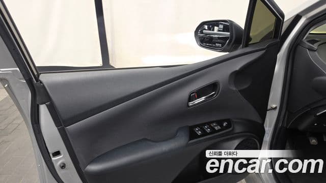 Toyota Prius 2018 — Şəkil 3/30