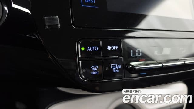 Toyota Prius 2018 — Şəkil 6/30