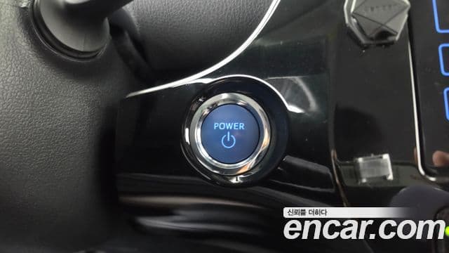 Toyota Prius 2018 — Şəkil 13/30