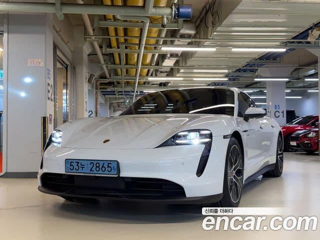Porsche Taycan 2021 — Photo 1/20