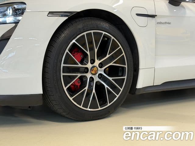 Porsche Taycan 2021 — Photo 5/20
