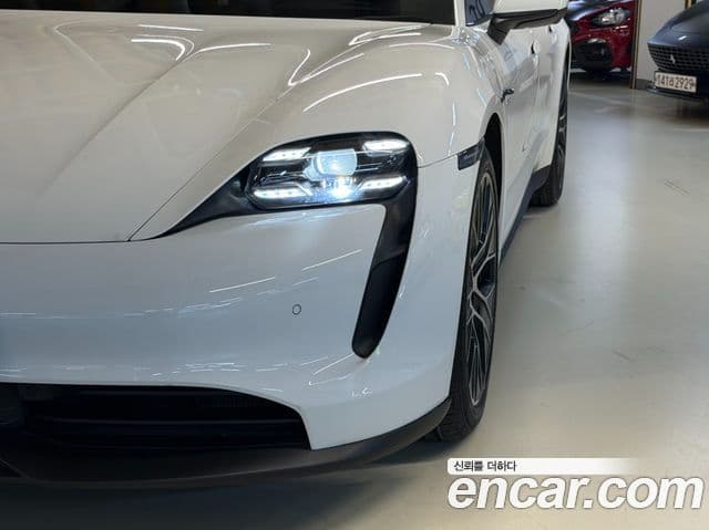 Porsche Taycan 2021 — Photo 16/20