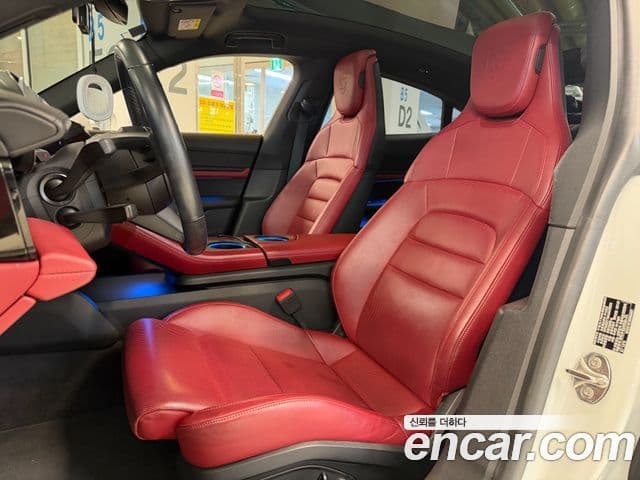 Porsche Taycan 2021 — Photo 18/20