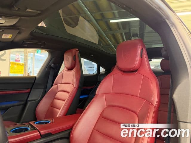 Porsche Taycan 2021 — Photo 7/20