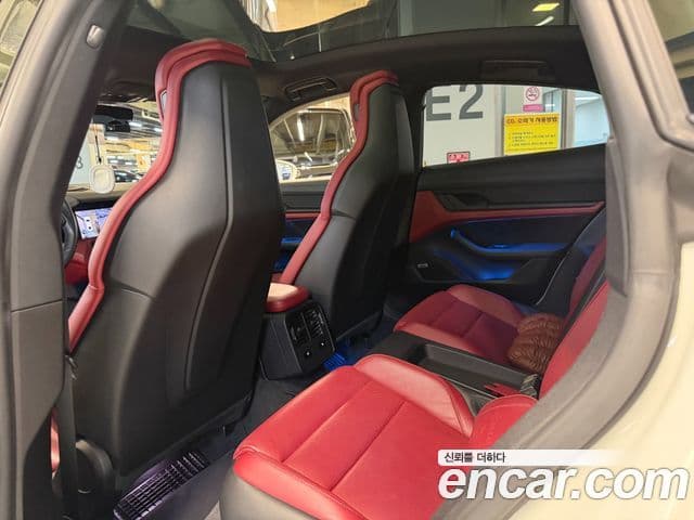 Porsche Taycan 2021 — Photo 12/20