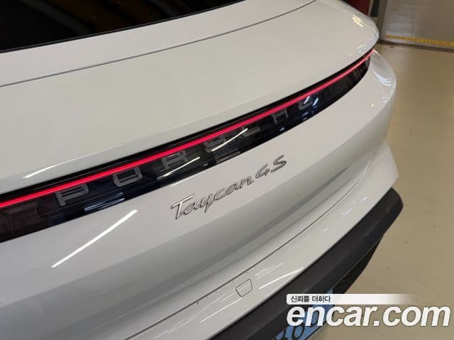 Porsche Taycan 2021 — Photo 17/20