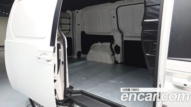 Hyundai Staria 2024 — Фото 11/20