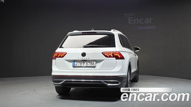 Volkswagen Tiguan 2021 — ფოტო 8/34