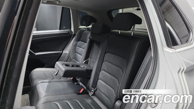 Volkswagen Tiguan 2021 — ფოტო 24/34