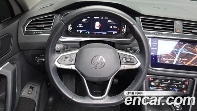 Volkswagen Tiguan 2021 — ფოტო 29/34