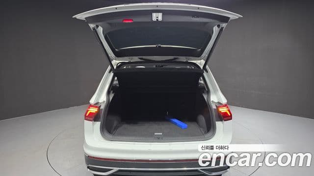 Volkswagen Tiguan 2021 — ფოტო 26/34