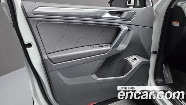 Volkswagen Tiguan 2021 — ფოტო 27/34