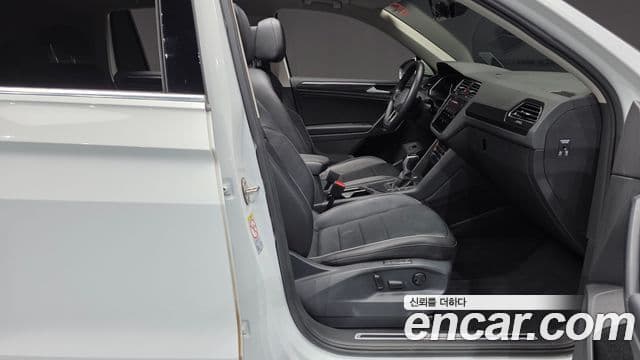 Volkswagen Tiguan 2021 — ფოტო 9/34