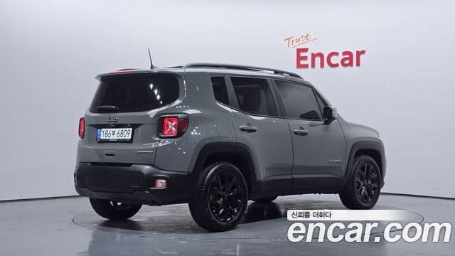 Jeep Renegade 2022 — ფოტო 1/32