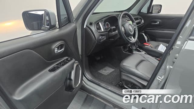 Jeep Renegade 2022 — ფოტო 16/32