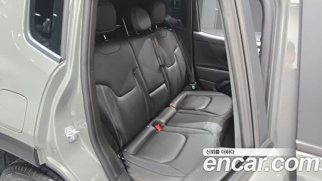Jeep Renegade 2022 — ფოტო 8/32