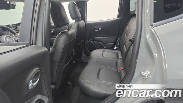 Jeep Renegade 2022 — ფოტო 7/32