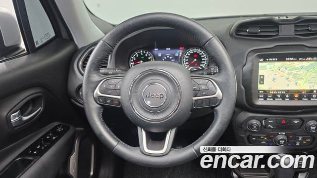 Jeep Renegade 2022 — ფოტო 20/32